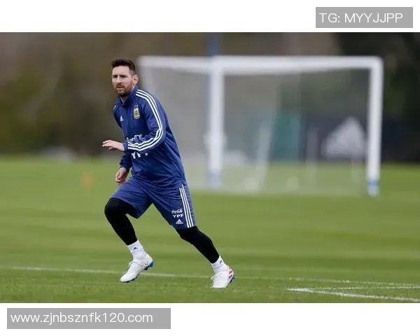 学生房间足球明星挂画装饰提升空间活力与个性魅力